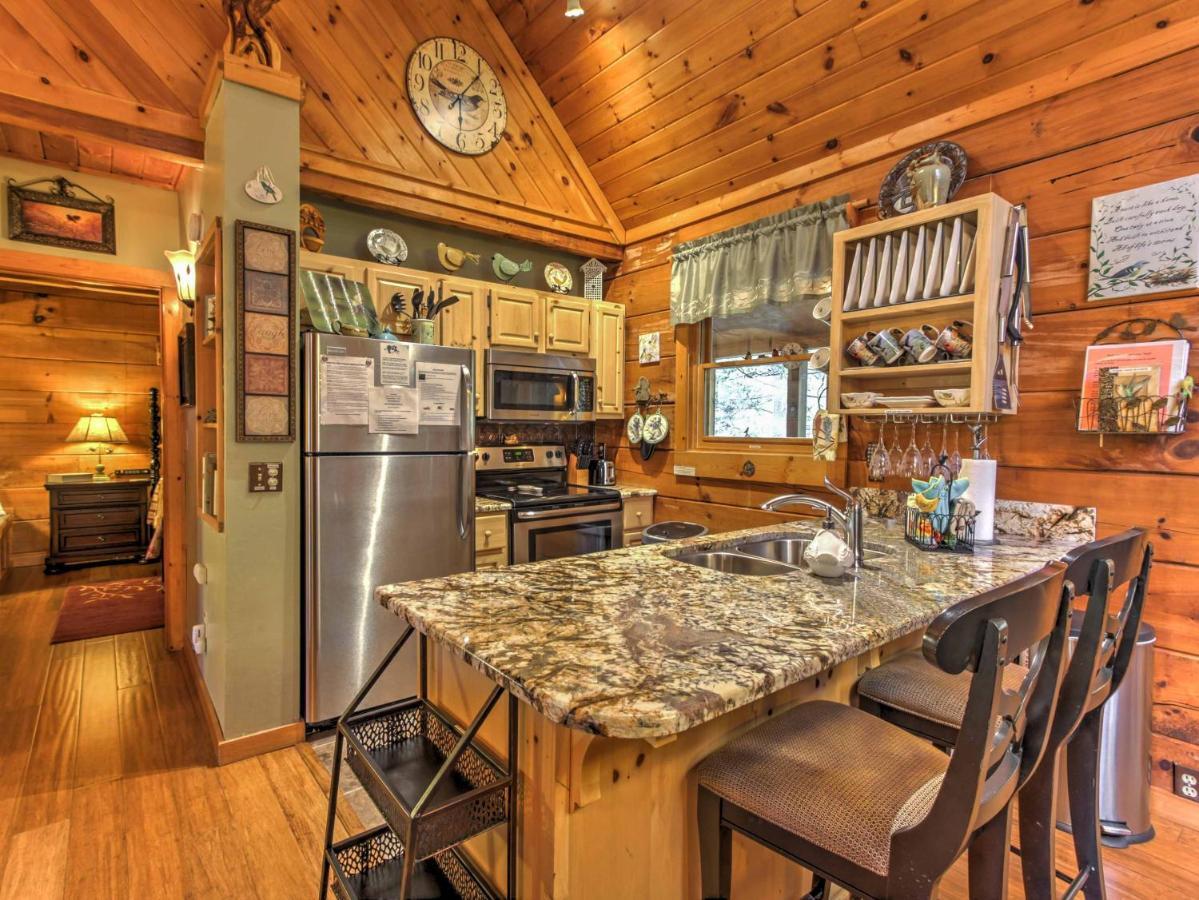 Cozy Nest Gatlinburg Cabin With Porch And Jacuzzi! Exterior foto